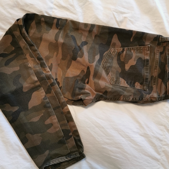 Gap Camo Legging/Jean - Picture 2 of 3